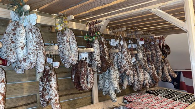 saucisson, chorizo, jambon sec